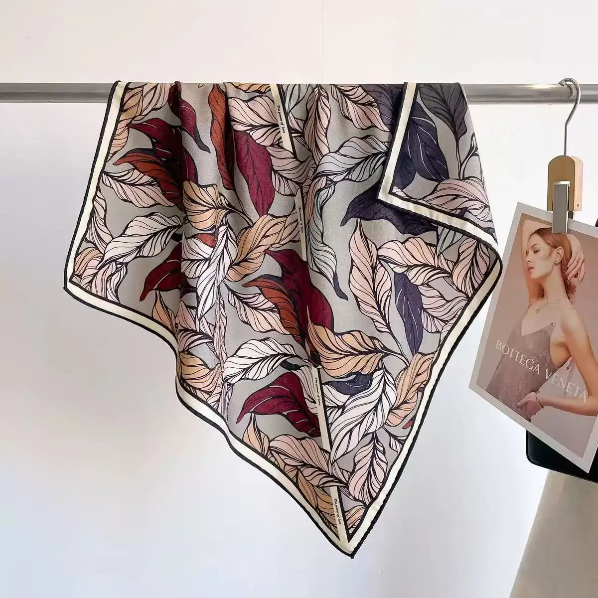70% Wool 30% Silk Women's Winter Scarf for Women Luxury Brand Leaves Printed Neck Scarf Neck Warmer Women Accessories
70% Wool 30% Silk Women's Winter Scarf for Women Luxury Brand Leaves Printed Neck Scarf Neck Warmer Women Accessories