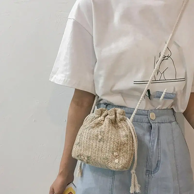 63HC Drawstring Straw Bucket Bag Handbags Small Shoulder Bag for Outdoor Activities
63HC Drawstring Straw Bucket Bag Handbags Small Shoulder Bag for Outdoor Activities
