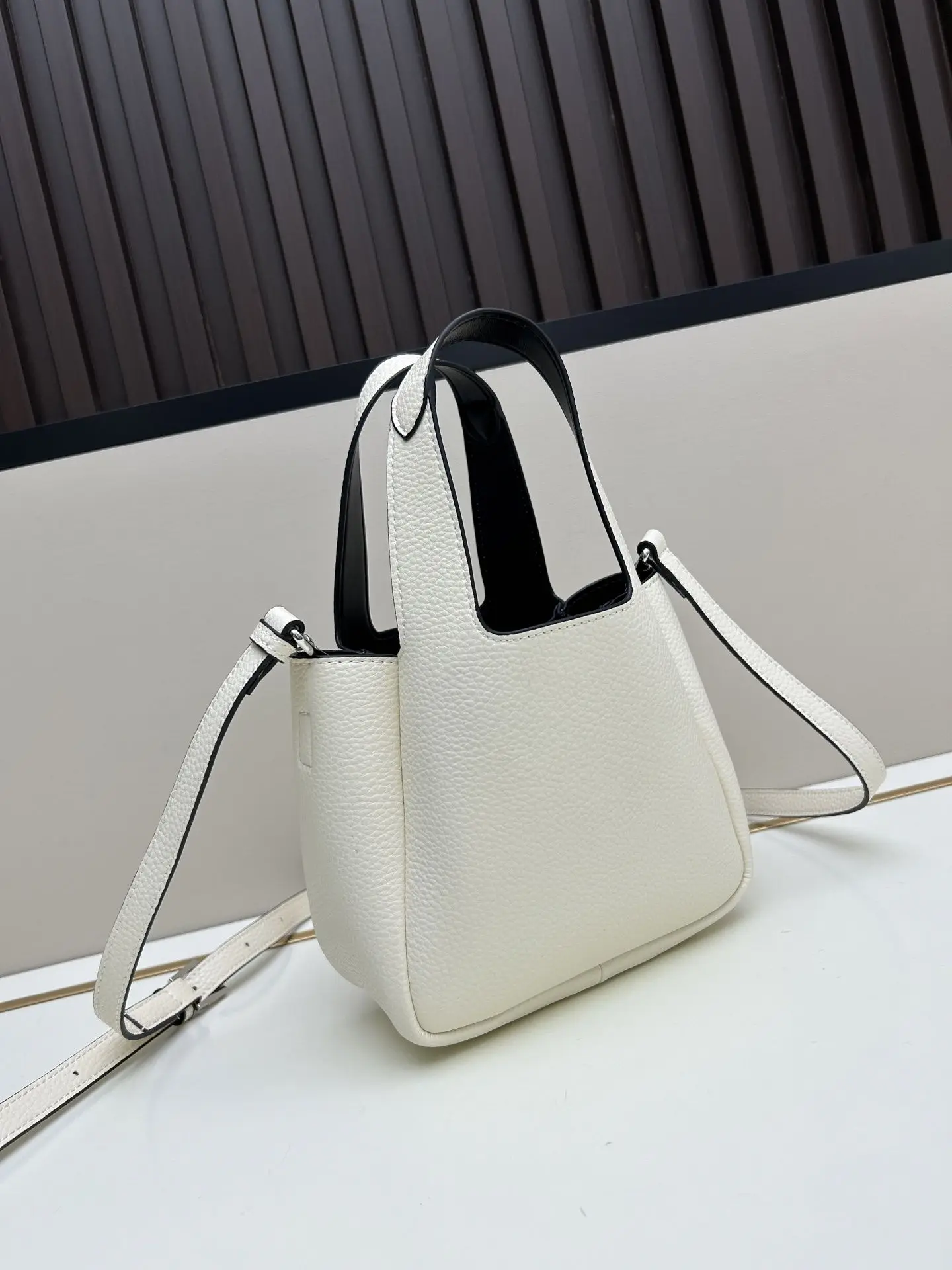Top Quality Women Bags Designer Soft Leather Solid Color Luxury Women Bags handbag Bags for Women Ladies
Top Quality Women Bags Designer Soft Leather Solid Color Luxury Women Bags handbag Bags for Women Ladies