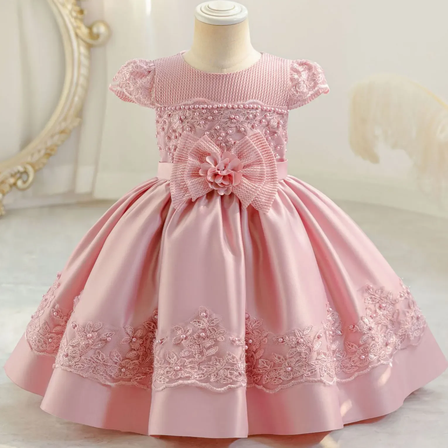 New Young Girls Dresses Beading 3D Bow Girl Princess Dress for Birthday Party Satin Baby Ball Gown 1-4 Years
New Young Girls Dresses Beading 3D Bow Girl Princess Dress for Birthday Party Satin Baby Ball Gown 1-4 Years