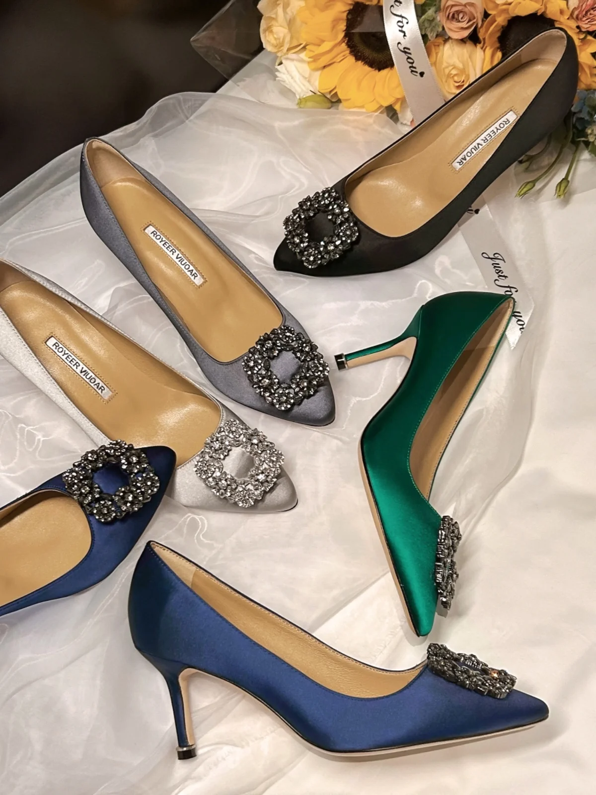 2025 European and American women high heels rhinestone silk satin shoes women stiletto heels
2025 European and American women high heels rhinestone silk satin shoes women stiletto heels