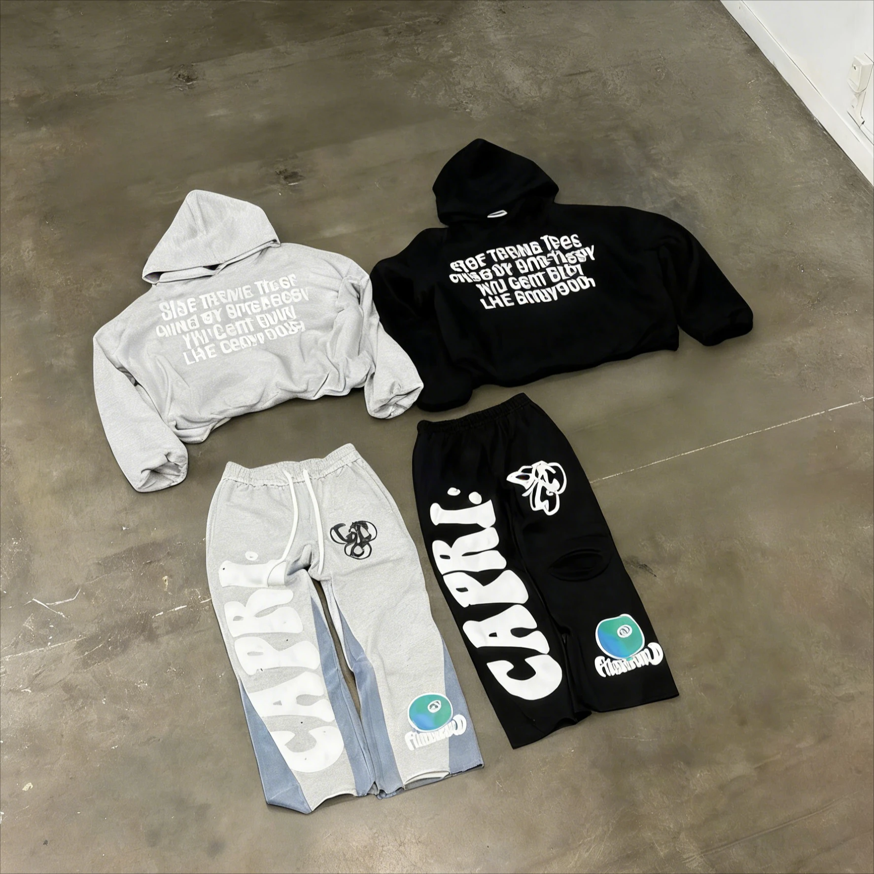 Комплекты Y2K: свободные расклешенные спортивные брюки и худи с модными буквенными нашивками, в стиле ретро-стритвир Харадзюку, унисекс, повседневные брюки с эффектом потертости
Комплекты Y2K: свободные расклешенные спортивные брюки и худи с модными буквенными нашивками, в стиле ретро-стритвир Харадзюку, унисекс, повседневные брюки с эффектом потертости