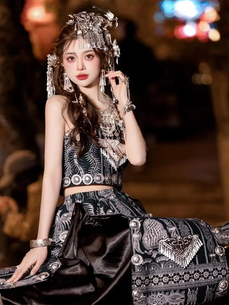 Classic batik strapless ribbon long dress for women in ethnic costumes exotic performance and travel outfits
Classic batik strapless ribbon long dress for women in ethnic costumes exotic performance and travel outfits