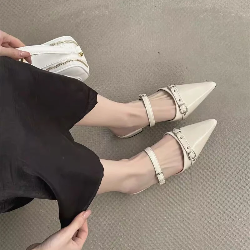 New Summer Elegant Pointed Toe Outside Beach Mid-heeled Slippers Fashionable Comfortable Casual Buckle Work Slippers for Women
New Summer Elegant Pointed Toe Outside Beach Mid-heeled Slippers Fashionable Comfortable Casual Buckle Work Slippers for Women