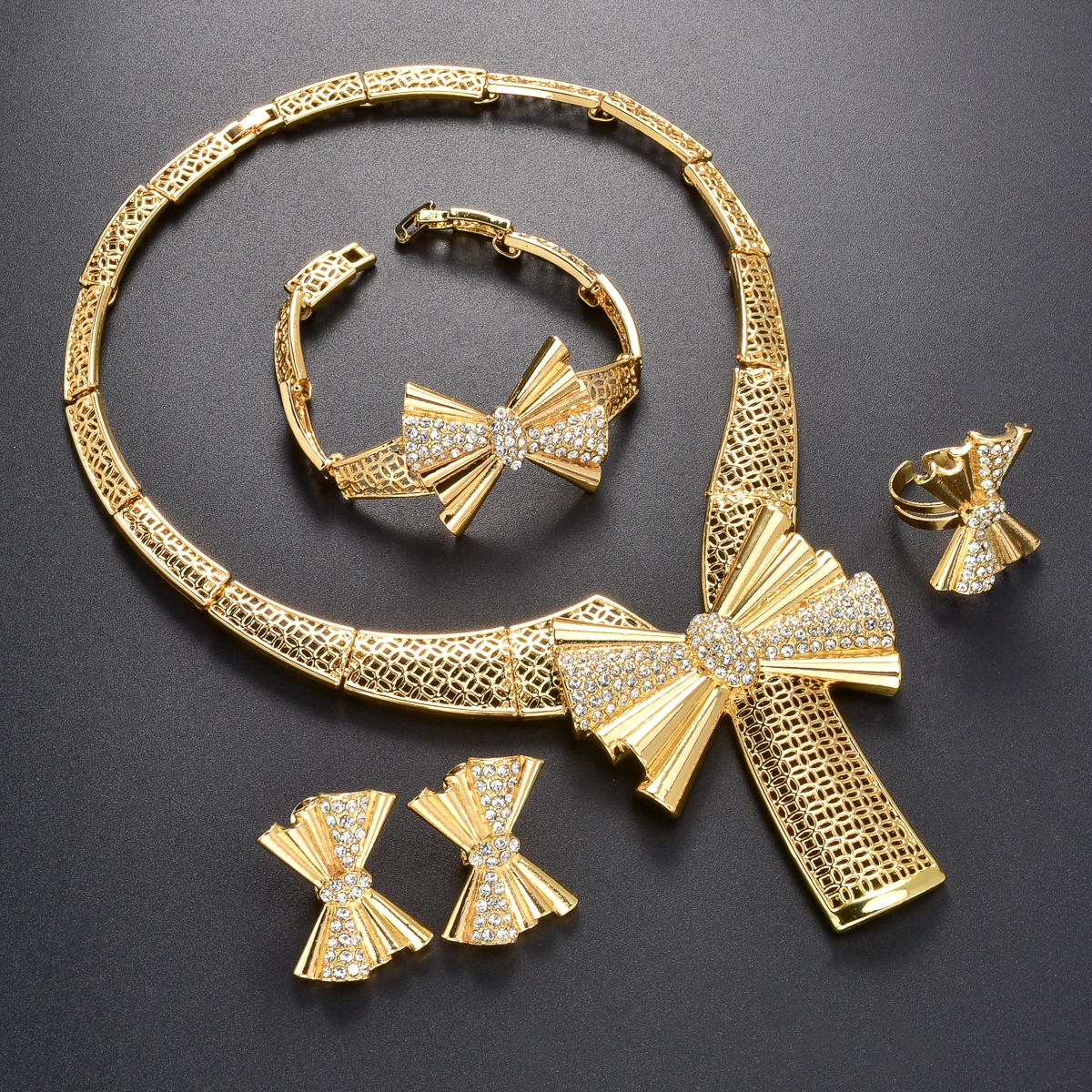 Exquisite Dubai-Inspired Jewelry Set 4-Piece Copper Earrings Necklace Ring and Bracelet for Party Wear 
Exquisite Dubai-Inspired Jewelry Set 4-Piece Copper Earrings Necklace Ring and Bracelet for Party Wear