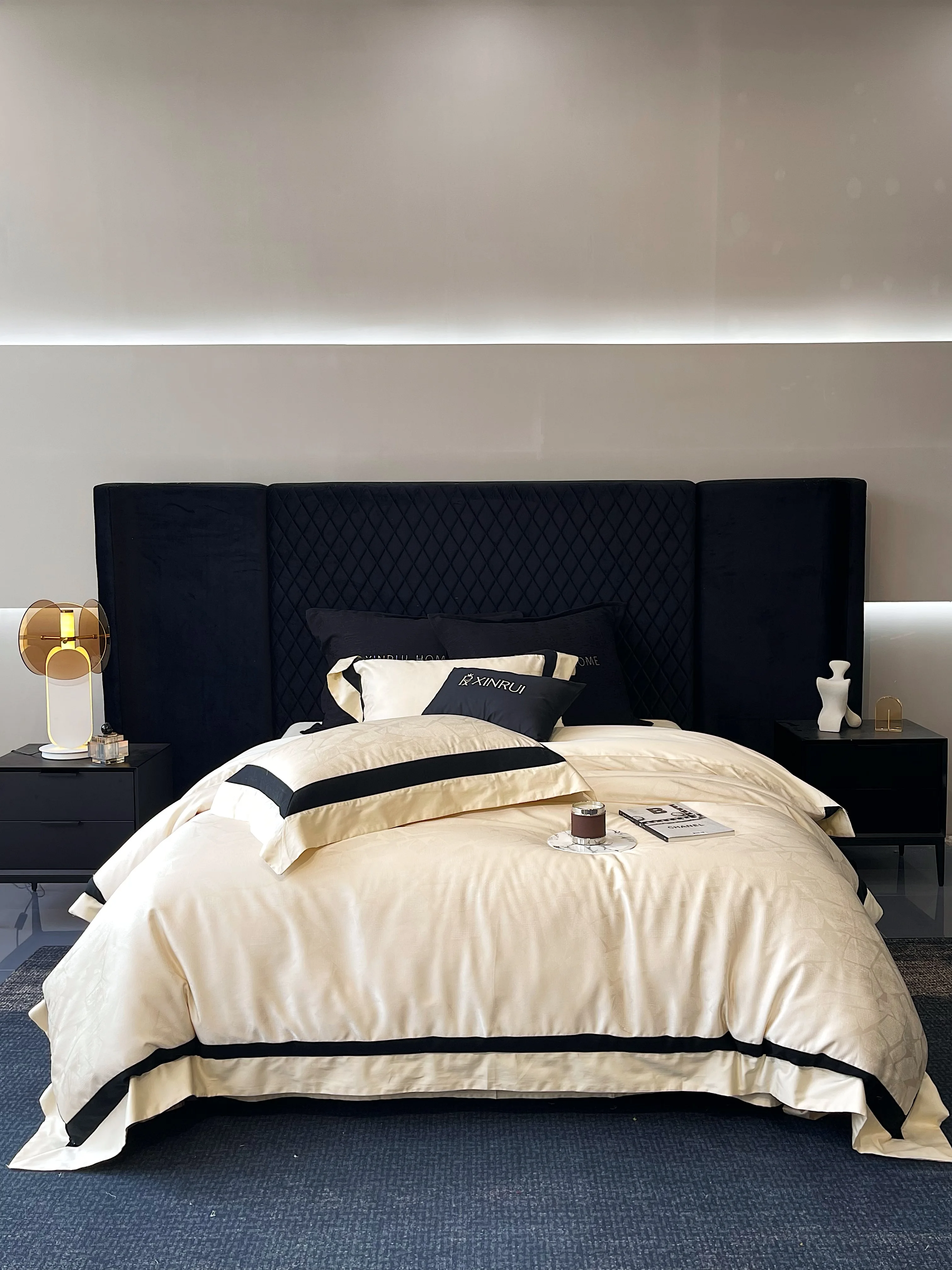 Double Bed Summer Bedding Set 100% Cotton Solid Jacquard Black Splicing 4Pcs Duvet Cover Set
Double Bed Summer Bedding Set 100% Cotton Solid Jacquard Black Splicing 4Pcs Duvet Cover Set