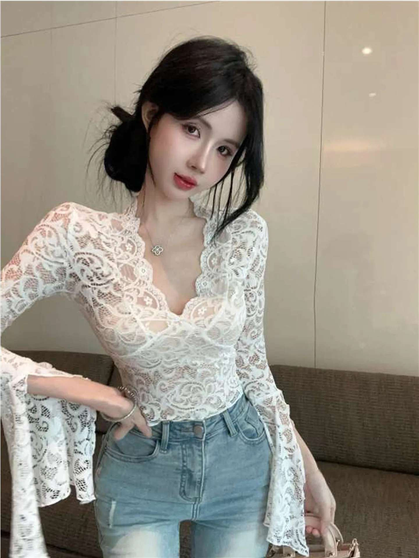 Sexy Layered V-Neck Low-Bust Lace Base Shirt Women's Autumn Flared Sleeve Sweater Pure Desire Beautiful Inner Wear Commute Style
Sexy Layered V-Neck Low-Bust Lace Base Shirt Women's Autumn Flared Sleeve Sweater Pure Desire Beautiful Inner Wear Commute Style
