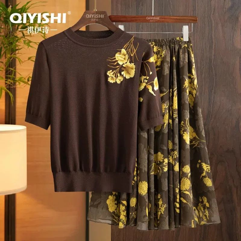 Women' Summer 2 Pieces Set Yellow Flowers Embroidered Knitted Top + Pleated A-line Skirt Vintage Elegant Female Casual Outfits
Women' Summer 2 Pieces Set Yellow Flowers Embroidered Knitted Top + Pleated A-line Skirt Vintage Elegant Female Casual Outfits