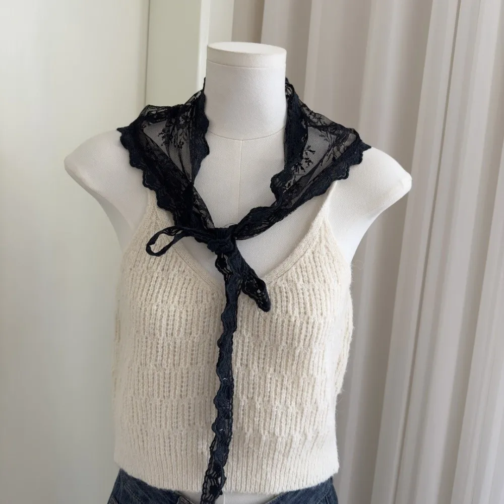 Harajuku Y2K Triangle Apron Flower Embroidery Waist Scarf Lace-up Korean Style Lace Half Skirt Female
Harajuku Y2K Triangle Apron Flower Embroidery Waist Scarf Lace-up Korean Style Lace Half Skirt Female