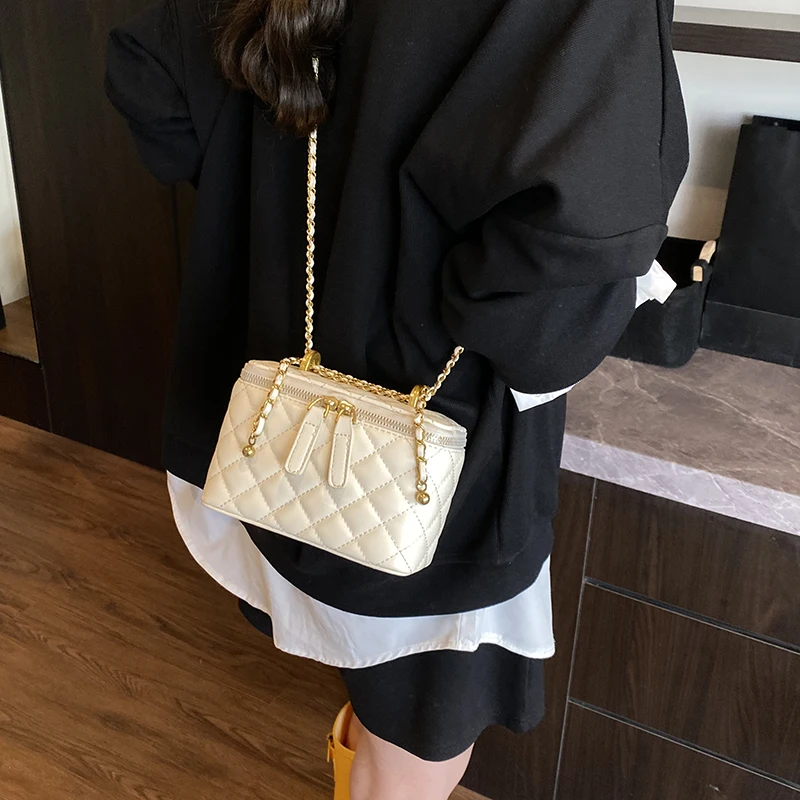 Grid Chain Small Square Bag Women's High-end White Mini Crossbody Bags Chic Zipper Shoulder Pouch Summer Cute Mobile Phone Pack
Grid Chain Small Square Bag Women's High-end White Mini Crossbody Bags Chic Zipper Shoulder Pouch Summer Cute Mobile Phone Pack