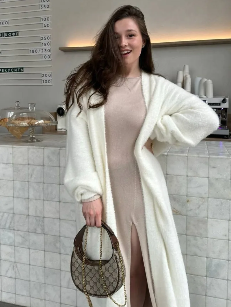 luxury Elegant Fuzzy Knit Long Cardigan Women's 2025 new Stylish Simple Solid Furry Open Front Sweater Female Knitwear Overcoat
luxury Elegant Fuzzy Knit Long Cardigan Women's 2025 new Stylish Simple Solid Furry Open Front Sweater Female Knitwear Overcoat