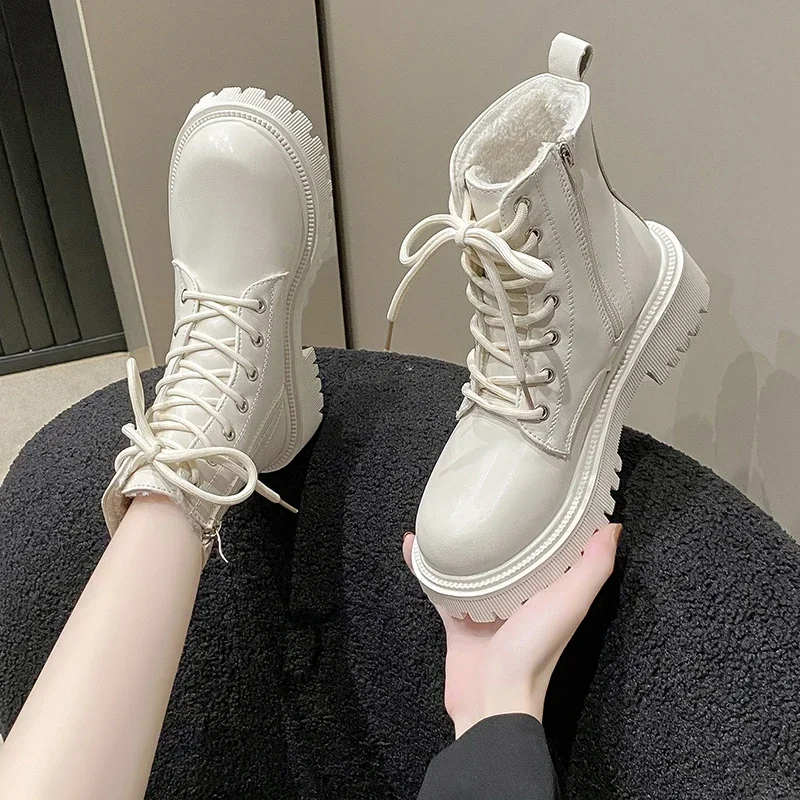 Pop Women's Boots 2025 Autumn/Winter New British Style Plush Fashion Thick Bottom Motorcycle Boots Lace Comfort Zipper Snow Boot
Pop Women's Boots 2025 Autumn/Winter New British Style Plush Fashion Thick Bottom Motorcycle Boots Lace Comfort Zipper Snow Boot