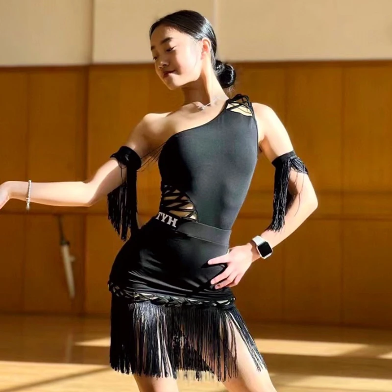 2023 New Latin Dance Performance Costumes For Women Single Sleeved Tops Tassels Skirts Suit Samba Chacha Latin Clothing DQS15155
2023 New Latin Dance Performance Costumes For Women Single Sleeved Tops Tassels Skirts Suit Samba Chacha Latin Clothing DQS15155