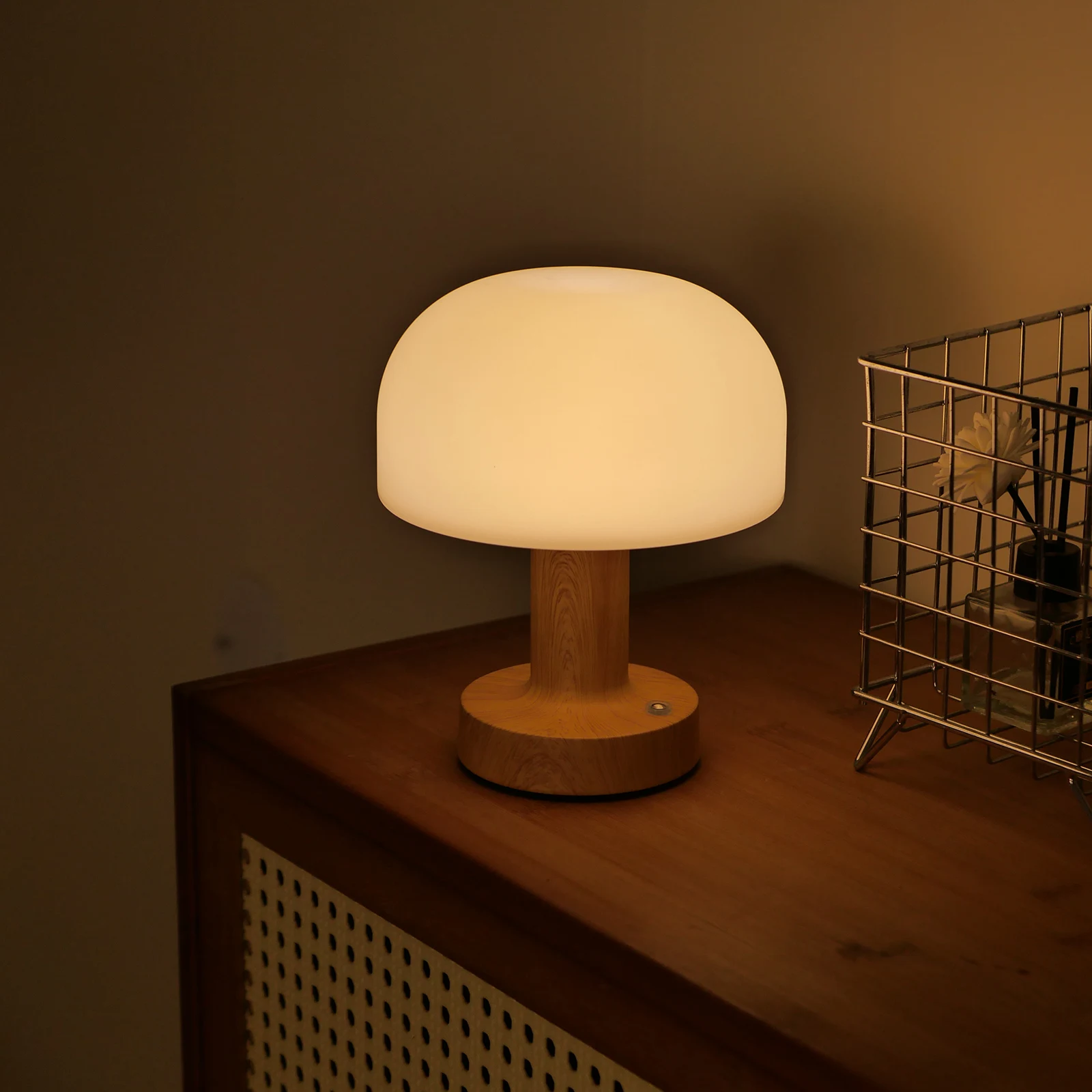 Mushroom LED Table Lamp w/ Touch Control Waterproof 3000mAh Bedside Lamp (Round)
Mushroom LED Table Lamp w/ Touch Control Waterproof 3000mAh Bedside Lamp (Round)