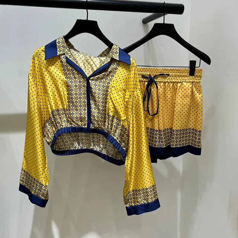 Retro Suit, Wealthy Pattern, Spliced lapel Waist-hugging Top, Shorts, Women's French Niche Spring 25 Women Shirts and Blouses
Retro Suit, Wealthy Pattern, Spliced lapel Waist-hugging Top, Shorts, Women's French Niche Spring 25 Women Shirts and Blouses