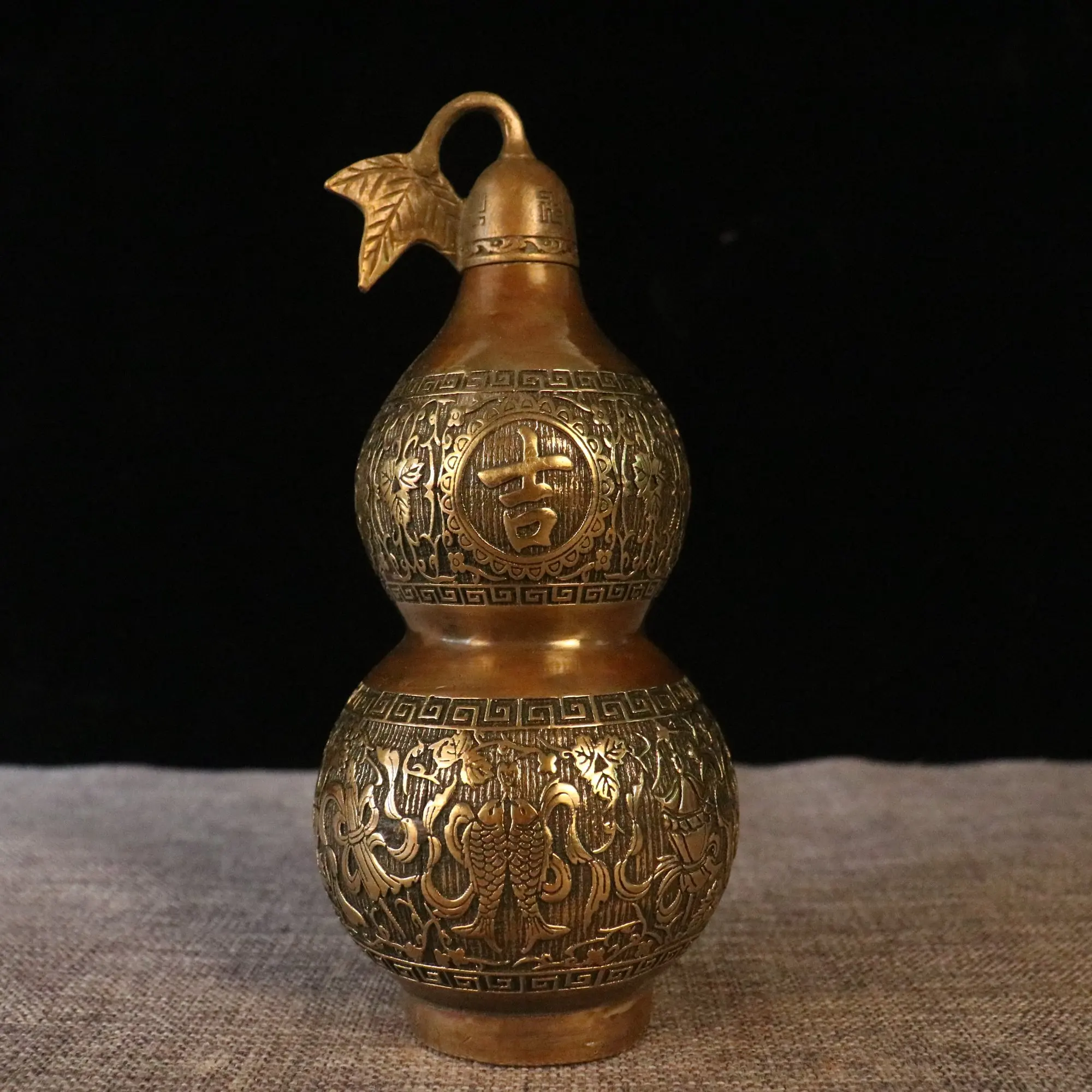 7"Tibetan Temple Collection Old Brass Auspicious Ruyi Treasure of Homestead Gourd Amass wealth Ornaments Town house
7"Tibetan Temple Collection Old Brass Auspicious Ruyi Treasure of Homestead Gourd Amass wealth Ornaments Town house