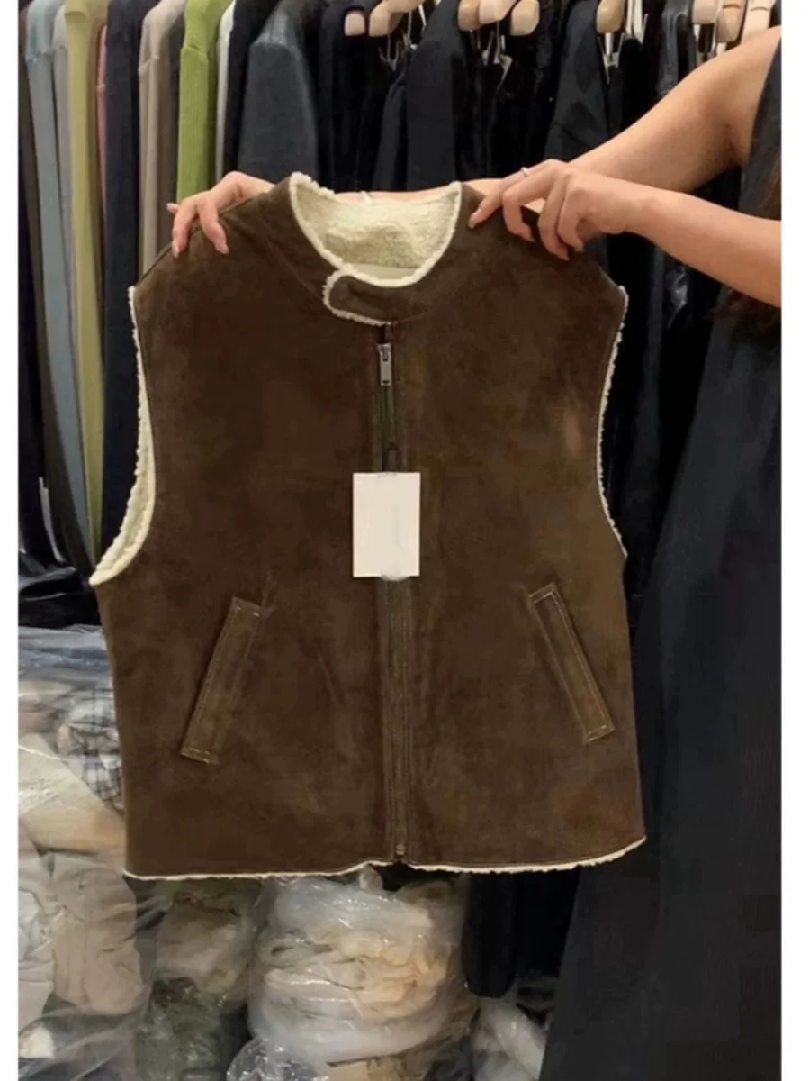 Женский утепленный жилет из овечьей шерсти с подкладкой, осенне-зимний, в американском ретро-стиле, свободный, с открытыми плечами, кардиган для многослойного ношения
Женский утепленный жилет из овечьей шерсти с подкладкой, осенне-зимний, в американском ретро-стиле, свободный, с открытыми плечами, кардиган для многослойного ношения