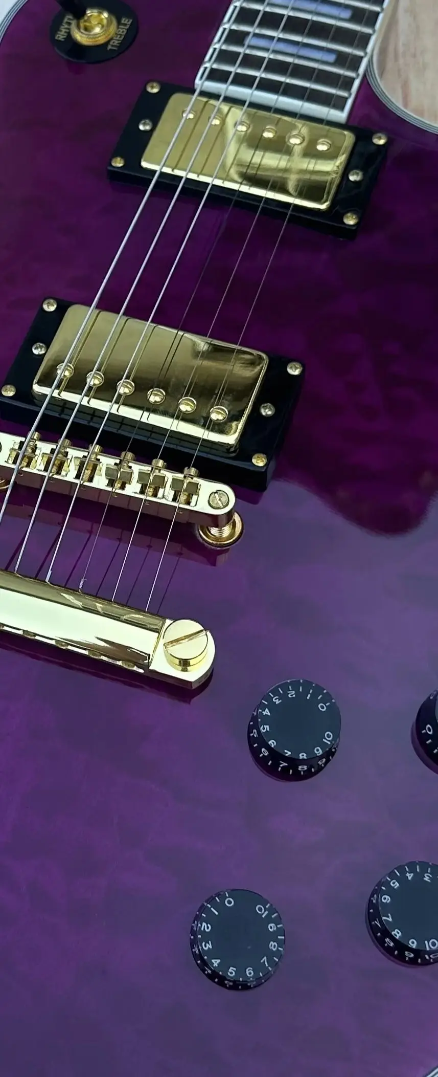 Customized electric guitar, Caston, purple large flower, made of imported wood, fast package shipping
Customized electric guitar, Caston, purple large flower, made of imported wood, fast package shipping