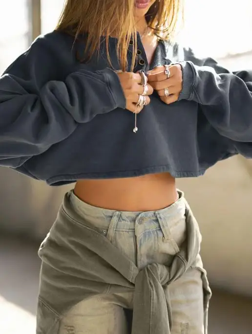 Fashionable and Minimalist Solid Color Long Sleeved Button Down Hoodie for Women, Autumn/winter 2025
Fashionable and Minimalist Solid Color Long Sleeved Button Down Hoodie for Women, Autumn/winter 2025