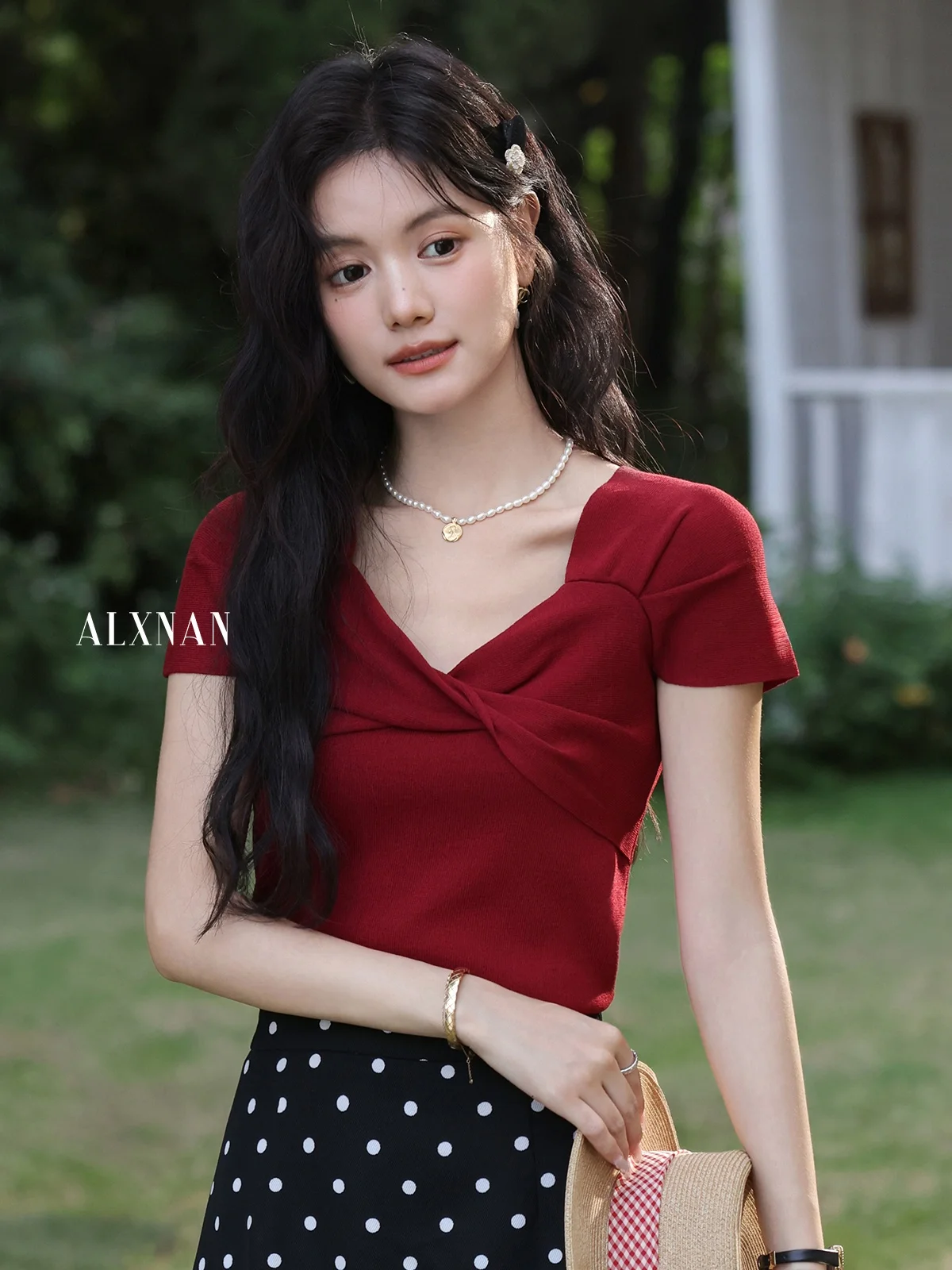 Ele Red ort Sve Трикотажная футболка женская облегающая летняя новинка Sle Rose Poem простой дизайн топ V-Ne
Ele Red ort Sve Трикотажная футболка женская облегающая летняя новинка Sle Rose Poem простой дизайн топ V-Ne