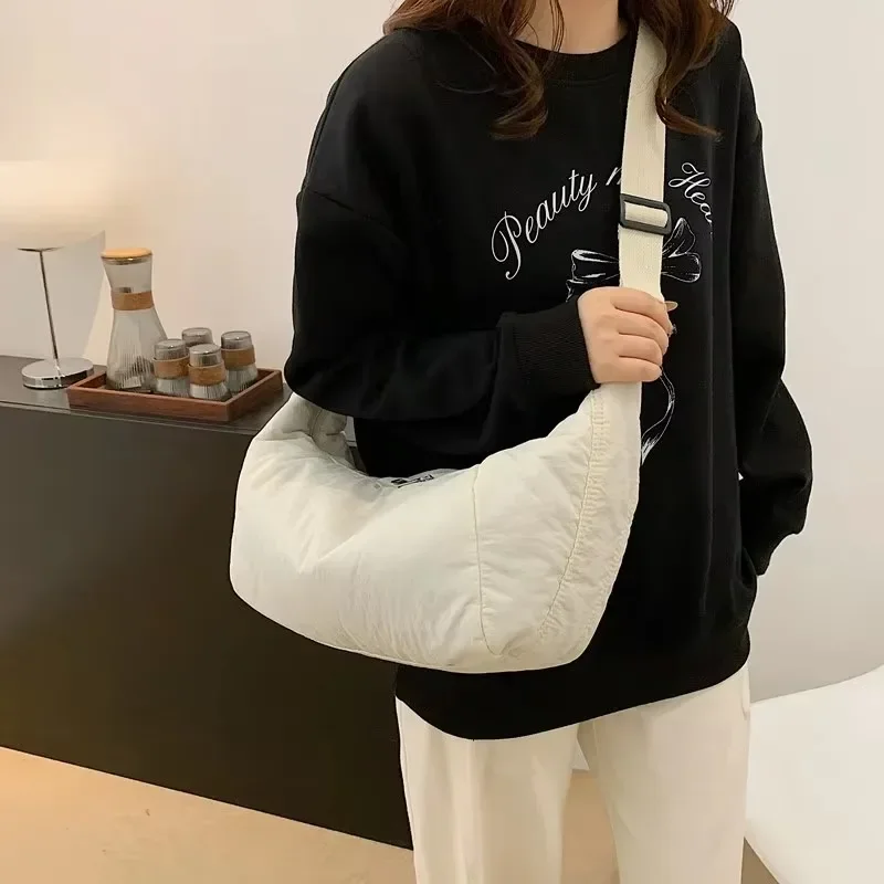 Sewing Thread Simple Nylon Zipper Shoulder Bags 2025 New High Quality Versatile Solid Color Youth Women's Crossbody Bags
Sewing Thread Simple Nylon Zipper Shoulder Bags 2025 New High Quality Versatile Solid Color Youth Women's Crossbody Bags
