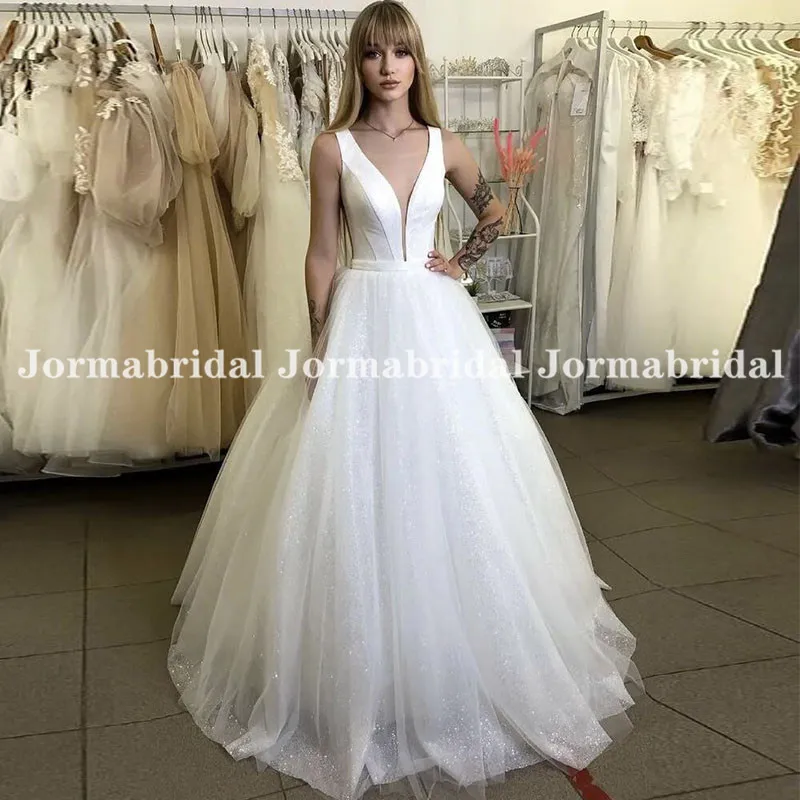 White Glitter Tulle Wedding Dresses 2022 Deep V-Neck Sleeveless Ball Gown Bridal Dress Sparkly Shiny Bride Wedding Dress 웨딩드레스
White Glitter Tulle Wedding Dresses 2022 Deep V-Neck Sleeveless Ball Gown Bridal Dress Sparkly Shiny Bride Wedding Dress 웨딩드레스