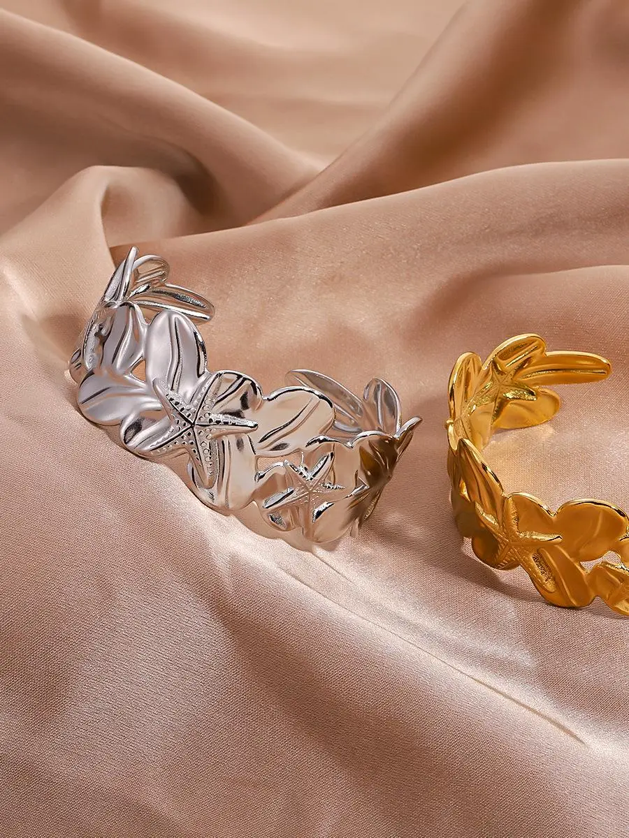 Exaggerated Geometric Floral Open Hand Bracelet Faionable Creative Titanium Steel Splicing Women's Jewelry Gold Color
Exaggerated Geometric Floral Open Hand Bracelet Faionable Creative Titanium Steel Splicing Women's Jewelry Gold Color