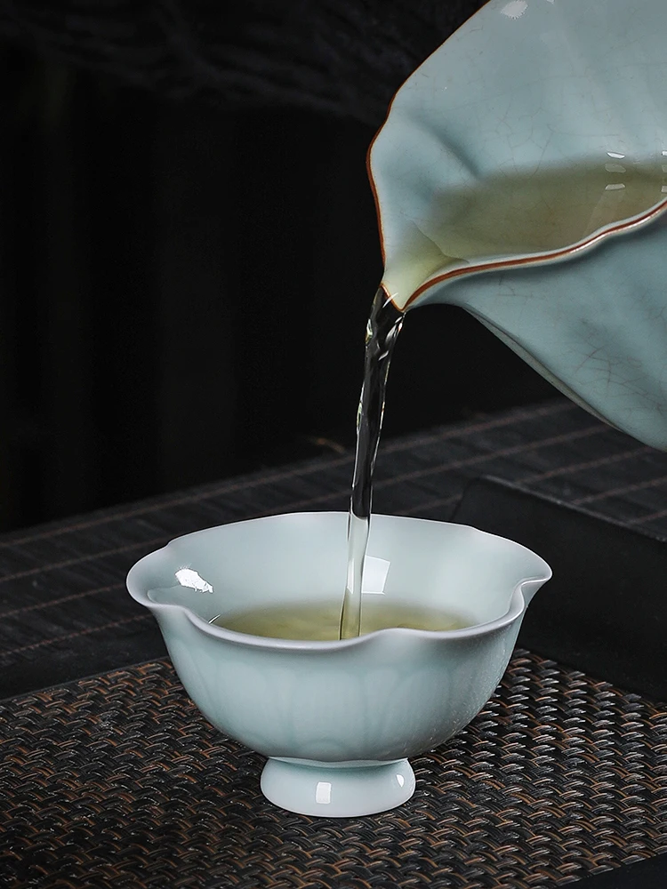 Handmade Chinese Ceramics Gongfu Tea Set Single Cup Dragon Well Porcelain Carved Flower Tea Lamp Lid Cup for Tea Appreci...
Handmade Chinese Ceramics Gongfu Tea Set Single Cup Dragon Well Porcelain Carved Flower Tea Lamp Lid Cup for Tea Appreci...