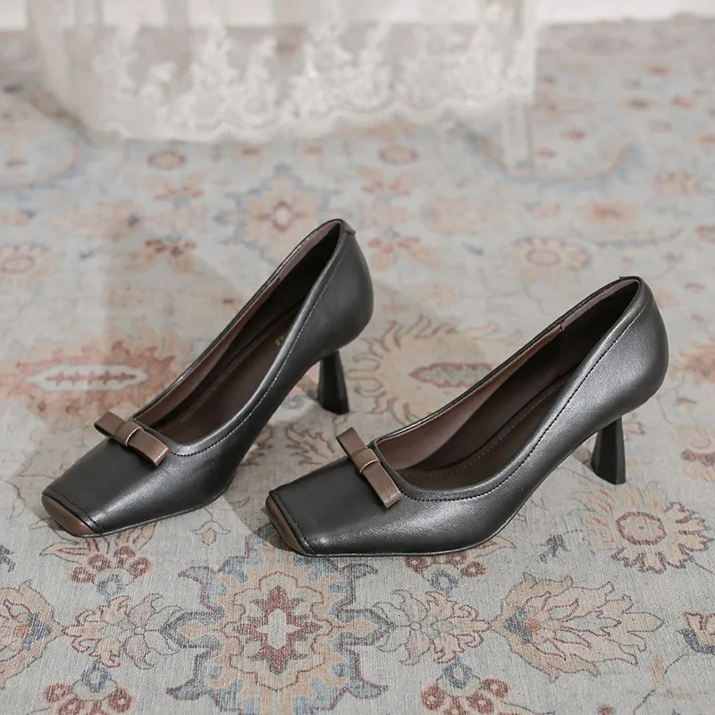 Vintage sweet single shoe bow square head high heels 2024 new skinny commuter all-matching women's shoes
Vintage sweet single shoe bow square head high heels 2024 new skinny commuter all-matching women's shoes