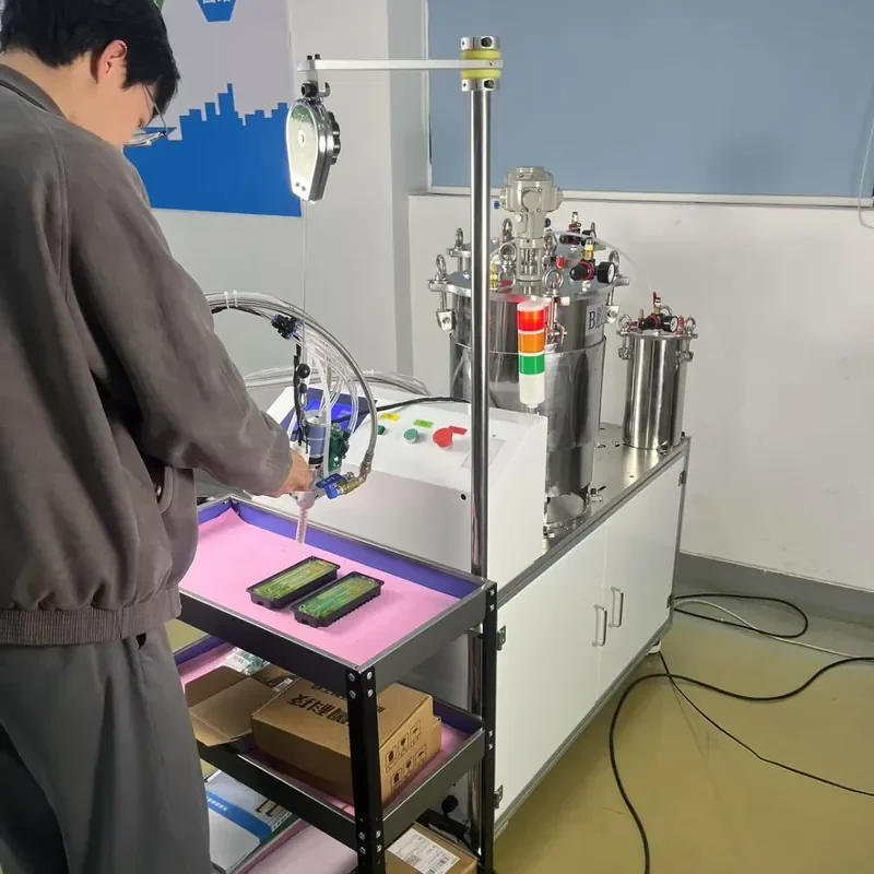 Liquid silicone semi-automatic hand-held glue machine quantitative glue filling automatic mixing ratio heating
Liquid silicone semi-automatic hand-held glue machine quantitative glue filling automatic mixing ratio heating
