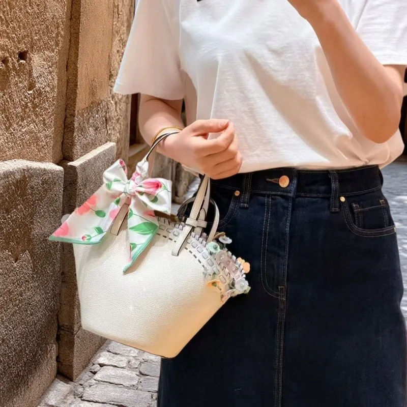 Summer Fresh Woven Handbag Flower Decoration Shoulder Oblique Span Bag Travel Vacation Large Capacity Women's Beautiful Bag 2026
Summer Fresh Woven Handbag Flower Decoration Shoulder Oblique Span Bag Travel Vacation Large Capacity Women's Beautiful Bag 2026