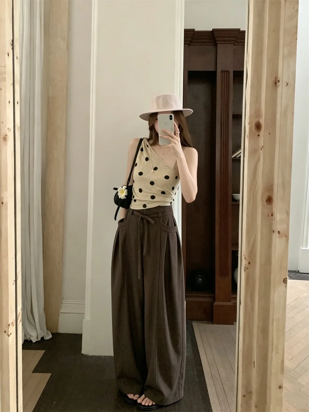 Korean Style Sweet And Spicy Shoulderless Sleeveless Slim Fit Casual Wide Leg Pants Loose Drapey Comfortable Summer Fashion
Korean Style Sweet And Spicy Shoulderless Sleeveless Slim Fit Casual Wide Leg Pants Loose Drapey Comfortable Summer Fashion
