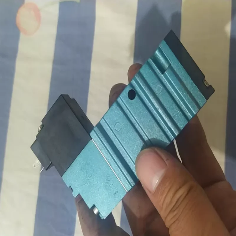 Brand new genuine pilot solenoid valve 197.991.02 59.70063 223.991.01 59.70062 223.991.01
Brand new genuine pilot solenoid valve 197.991.02 59.70063 223.991.01 59.70062 223.991.01