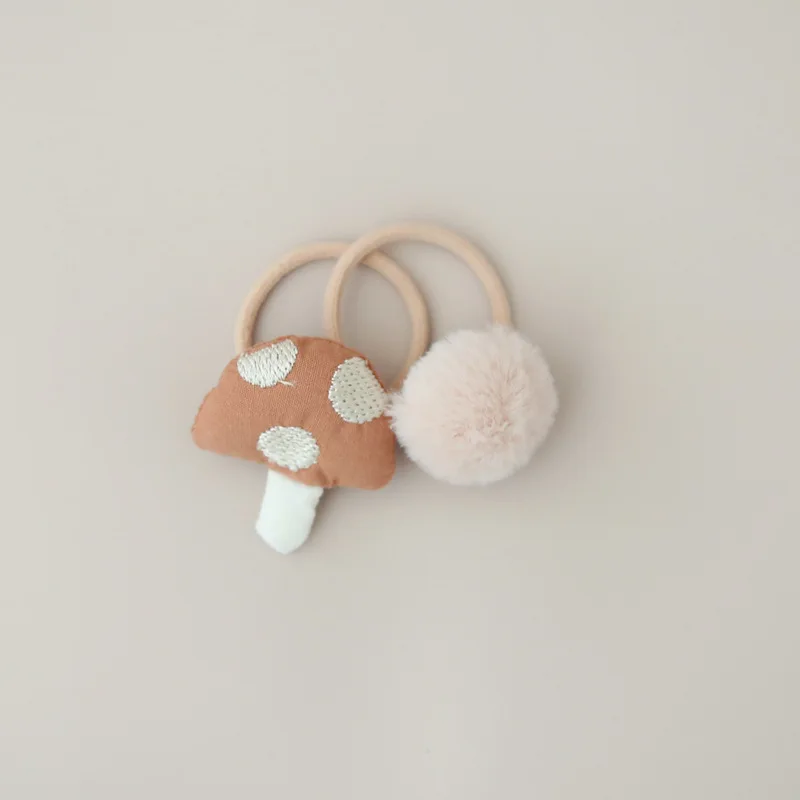 Простые резинки для волос с героями мультфильмов, 2 шт., детские резинки для волос с помпонами, тканевый шарик, нежная эластичная, нескользящая, для малышей, повседневные аксессуары
Простые резинки для волос с героями мультфильмов, 2 шт., детские резинки для волос с помпонами, тканевый шарик, нежная эластичная, нескользящая, для малышей, повседневные аксессуары