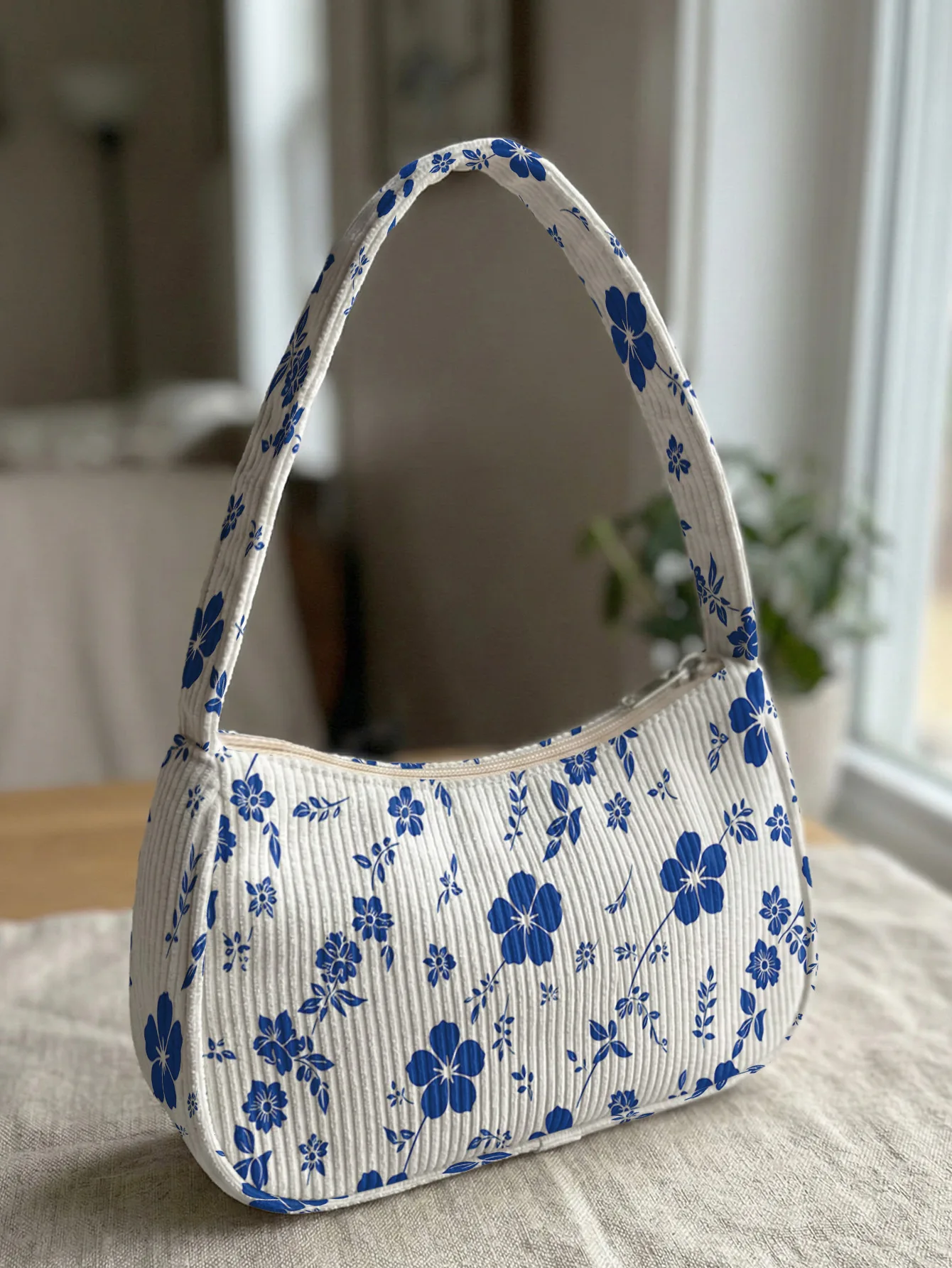 Trendy Blue Floral Print Shoulder Bag, White Corduroy Underarm Bag for Daily Casual Use
Trendy Blue Floral Print Shoulder Bag, White Corduroy Underarm Bag for Daily Casual Use