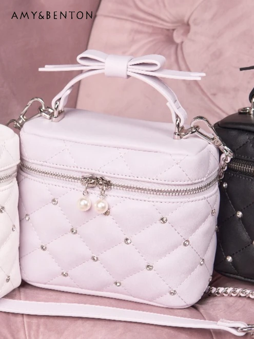 Japanese Mine Series Mass-Produced Pearl Large Capacity Plaid Square PU Crossbody Bag Solid Color Versatile Sweet Shoulder Bag
Japanese Mine Series Mass-Produced Pearl Large Capacity Plaid Square PU Crossbody Bag Solid Color Versatile Sweet Shoulder Bag