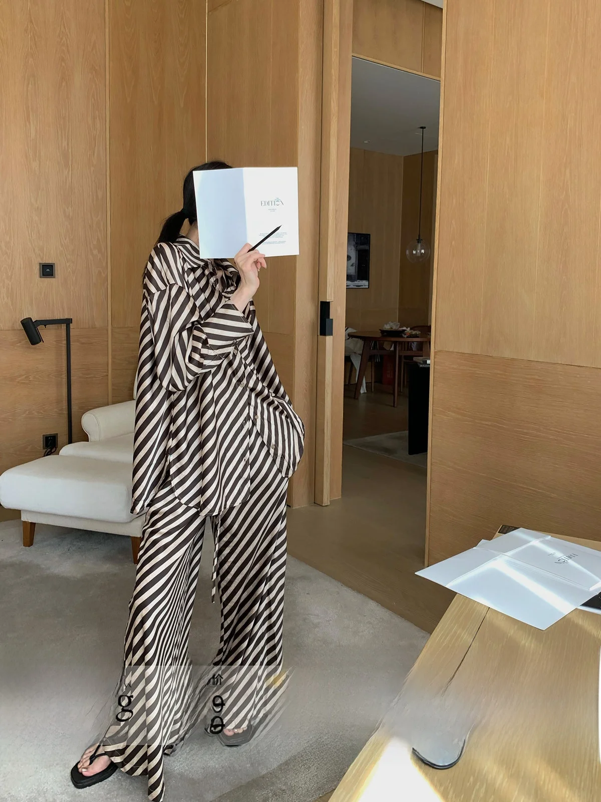 Summer New Design Striped Long Sleeve Shirt Wide Leg Pants Set Women's Fashion Casual Style Two-Piece Suit Straight Cut
Summer New Design Striped Long Sleeve Shirt Wide Leg Pants Set Women's Fashion Casual Style Two-Piece Suit Straight Cut