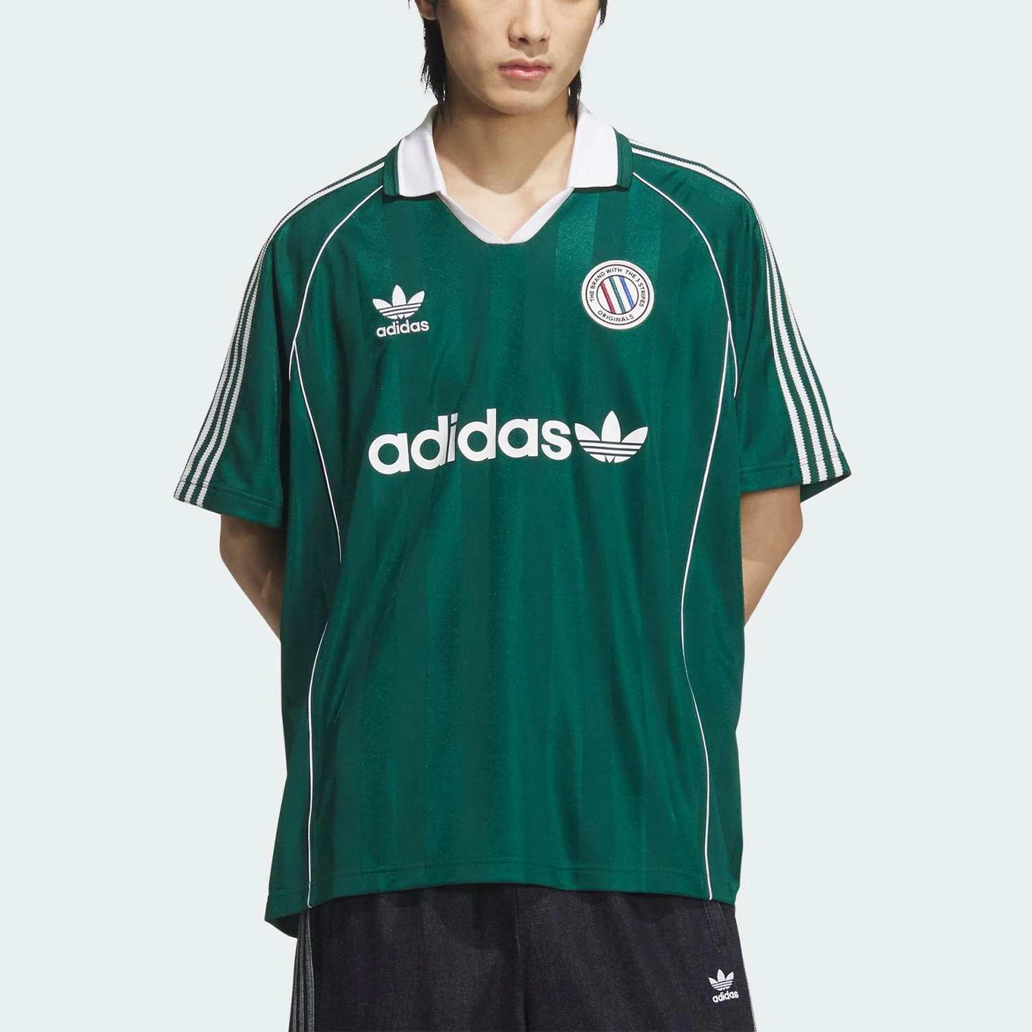 Мужская модная легкая спортивная трикотажная футболка Adidas Genuine Trefoil KC0128
Мужская модная легкая спортивная трикотажная футболка Adidas Genuine Trefoil KC0128