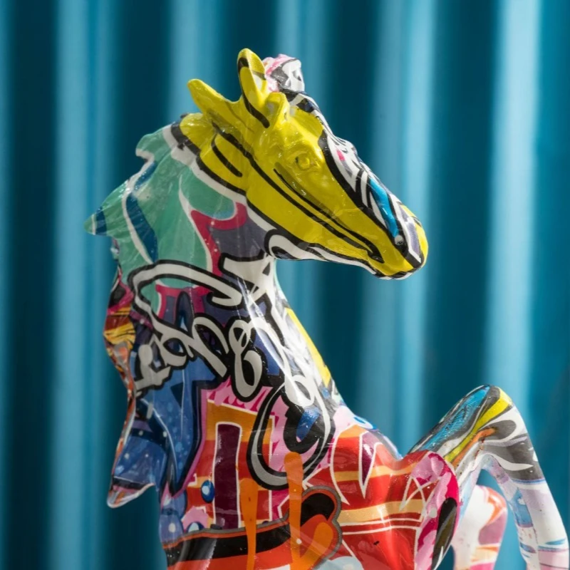 1Pcs Graffiti Horse Statues, Decorative Interior Street Art Office Animal Sculpture Living Room Desktop Decorative Objects
1Pcs Graffiti Horse Statues, Decorative Interior Street Art Office Animal Sculpture Living Room Desktop Decorative Objects