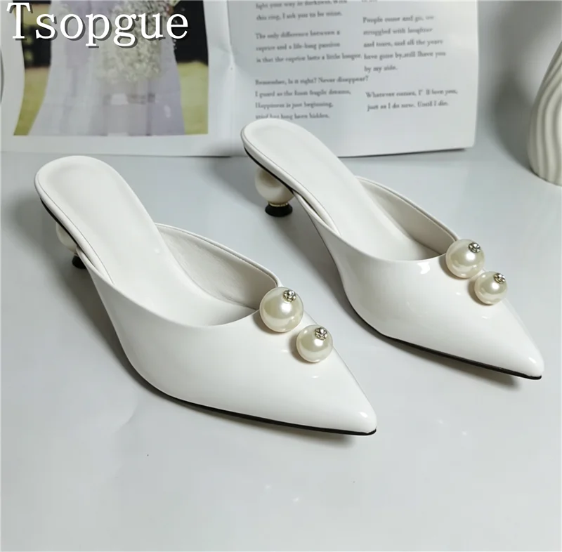 Women's Pearl Rhinestone Decor Pointed Toe Mules Bright Patent Leather Pearl Ball Heel Slides Elegant Wedding Party Shoes
Women's Pearl Rhinestone Decor Pointed Toe Mules Bright Patent Leather Pearl Ball Heel Slides Elegant Wedding Party Shoes