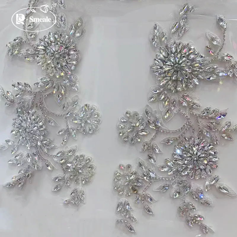 2PCS/1Pair. Hand-sewn Glass Drill Mirror Flowers Sparkling Rhinestone Coats Waistbands Shoulders Wedding Dress DIY Patch.
2PCS/1Pair. Hand-sewn Glass Drill Mirror Flowers Sparkling Rhinestone Coats Waistbands Shoulders Wedding Dress DIY Patch.