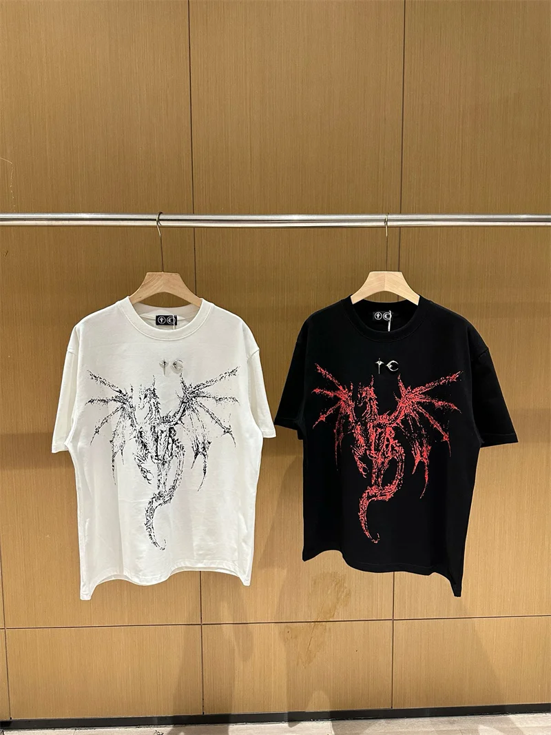 Thug Club Star Moon Rivet Heavy Duty Dragon Bone Printed Short sleeve T-shirt Men Women High Street Casual T Shirt
Thug Club Star Moon Rivet Heavy Duty Dragon Bone Printed Short sleeve T-shirt Men Women High Street Casual T Shirt