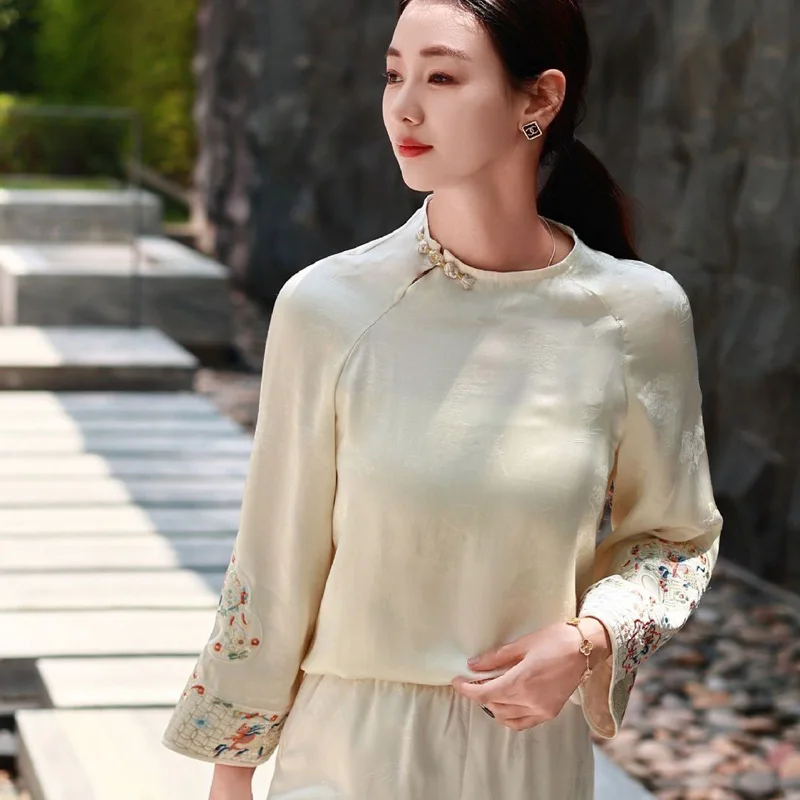 High-end Spring Women Silk Top Retro Embroidery Goldfish Elegant Lady Loose Blouse Traditional Chinese Garments S-XXL
High-end Spring Women Silk Top Retro Embroidery Goldfish Elegant Lady Loose Blouse Traditional Chinese Garments S-XXL