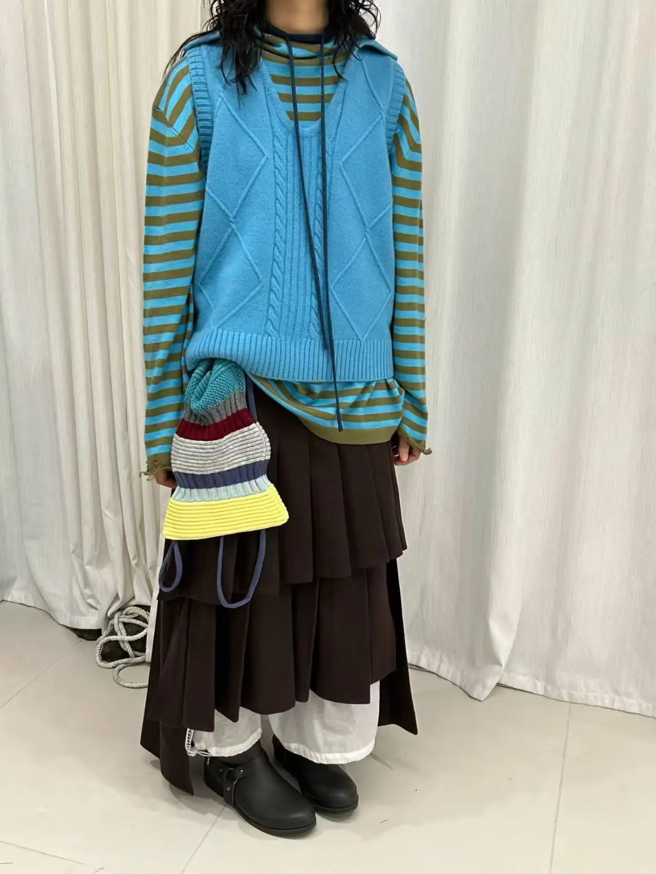 Жилет из шерсти ручной работы в винтажном стиле с ромбовидным узором, корейский уличный стиль, женский, с хлопковой подкладкой, круглый вырез
Жилет из шерсти ручной работы в винтажном стиле с ромбовидным узором, корейский уличный стиль, женский, с хлопковой подкладкой, круглый вырез