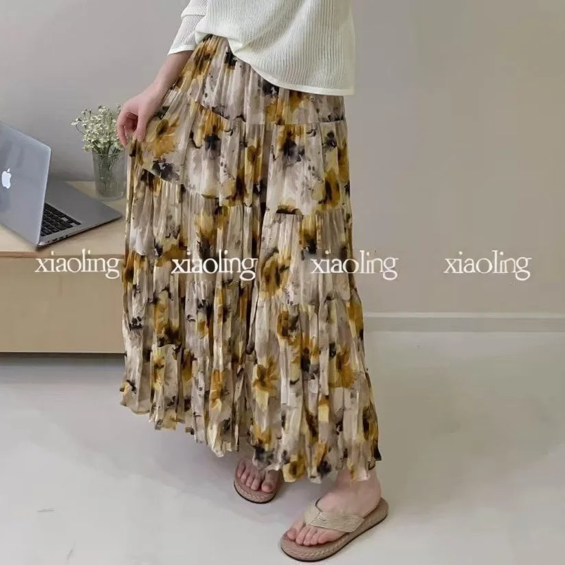 Warm-toned apricot floral skirt 2025 new women's printed pendulum skirt elastic waist drape versatile long skirt
Warm-toned apricot floral skirt 2025 new women's printed pendulum skirt elastic waist drape versatile long skirt