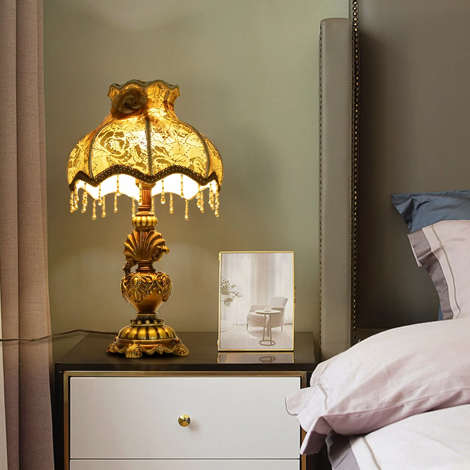 European Gold Table Lamp, 100-260V Bedside Desk Light, Table Lamp with Push-button Switch, for Studies, Living Rooms, Bedrooms
European Gold Table Lamp, 100-260V Bedside Desk Light, Table Lamp with Push-button Switch, for Studies, Living Rooms, Bedrooms