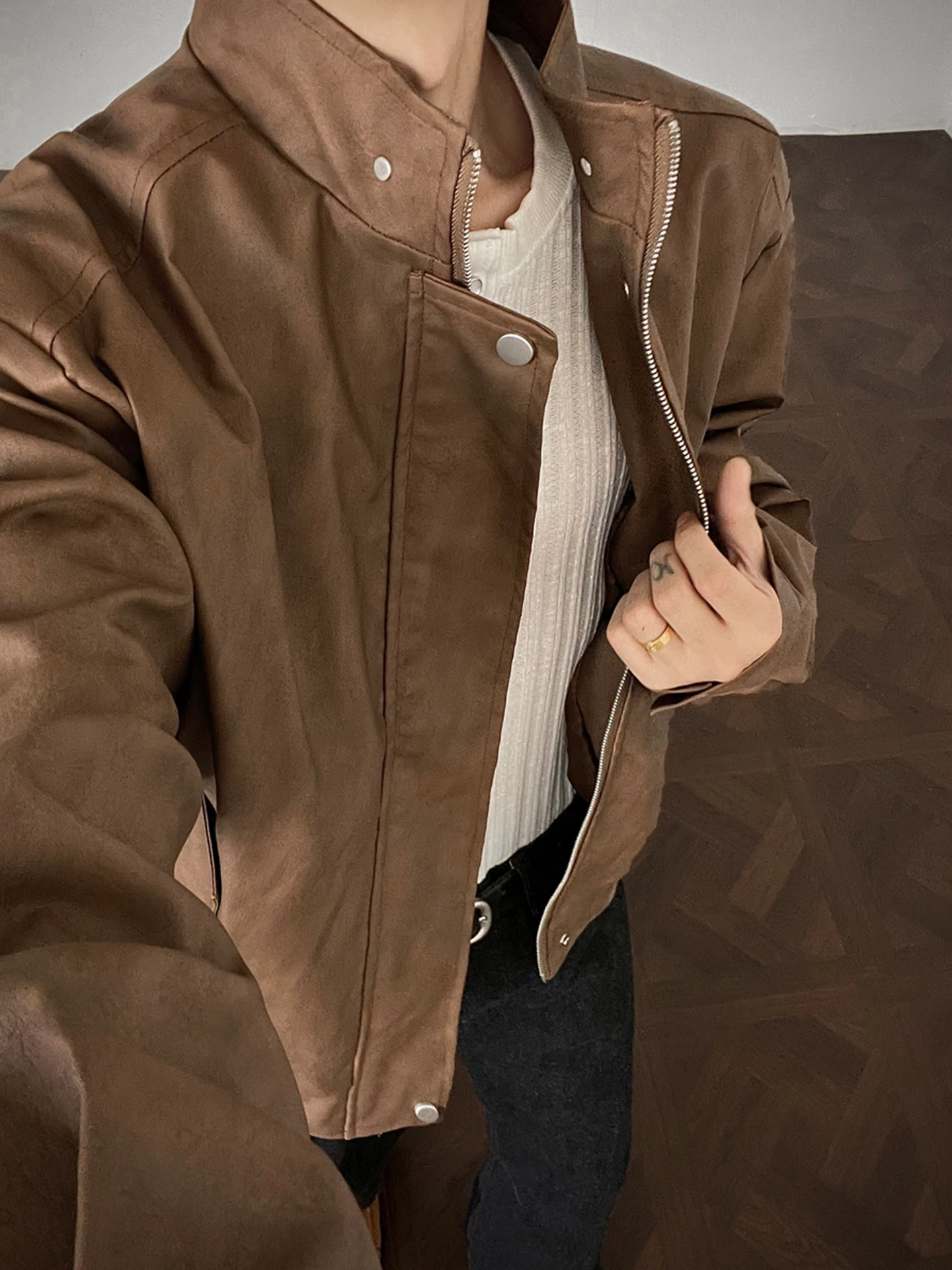 Мужская куртка из искусственной кожи в американском стиле с эффектом тай-дай, весенне-осенняя, свободного кроя, с воротником-стойкой, повседневная, модная, с длинными рукавами
Мужская куртка из искусственной кожи в американском стиле с эффектом тай-дай, весенне-осенняя, свободного кроя, с воротником-стойкой, повседневная, модная, с длинными рукавами