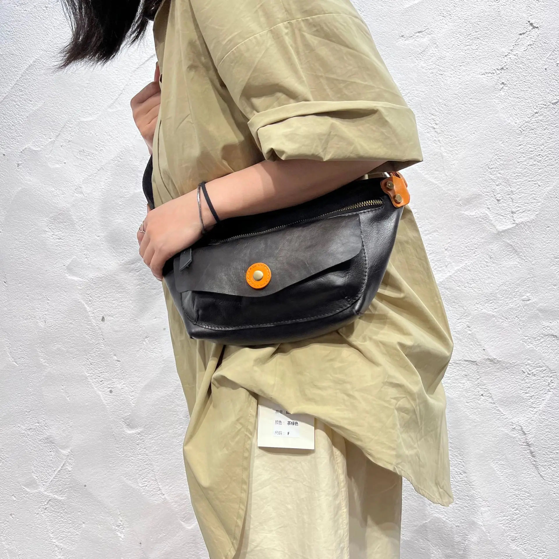 Leather Women's Bag Handcrafted Top Layer Cowhide Chest Saddle Shoulder Bag Crossbody Men and Women Designer Luxury Bag
Leather Women's Bag Handcrafted Top Layer Cowhide Chest Saddle Shoulder Bag Crossbody Men and Women Designer Luxury Bag