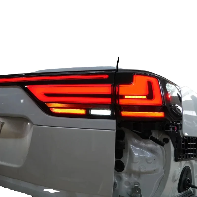Новые заводские светодиодные сквозные задние фонари для LC300 2023 года
Новые заводские светодиодные сквозные задние фонари для LC300 2023 года