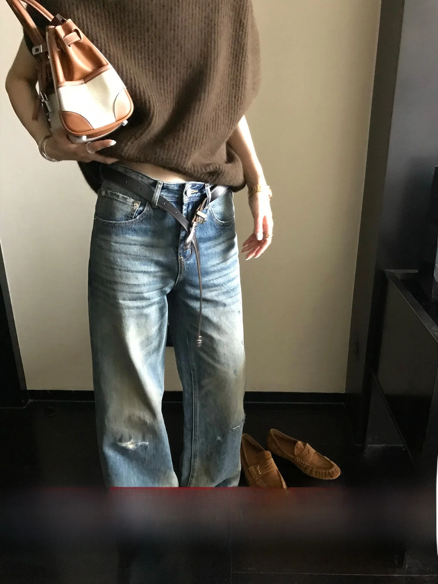 Женские джинсы с низкой посадкой, повседневные прямые джинсы с эффектом потертости и дырками, для ежедневной носки, зимний сезон
Женские джинсы с низкой посадкой, повседневные прямые джинсы с эффектом потертости и дырками, для ежедневной носки, зимний сезон